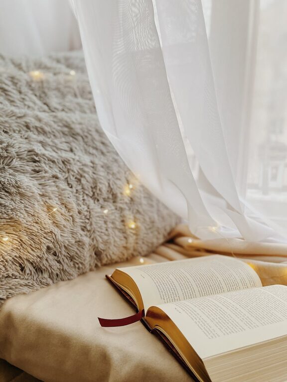 Tips for Creating a Cozy and Inviting Reading Nook at Home